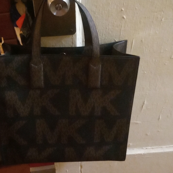 Authentic Michael kors handbag - Picture 5 of 6